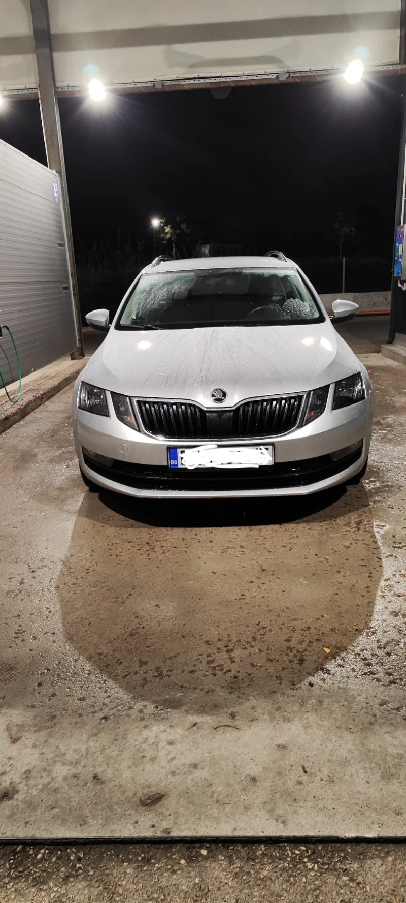 Skoda Octavia 1.6 TDI, снимка 1 - Автомобили и джипове - 48680064