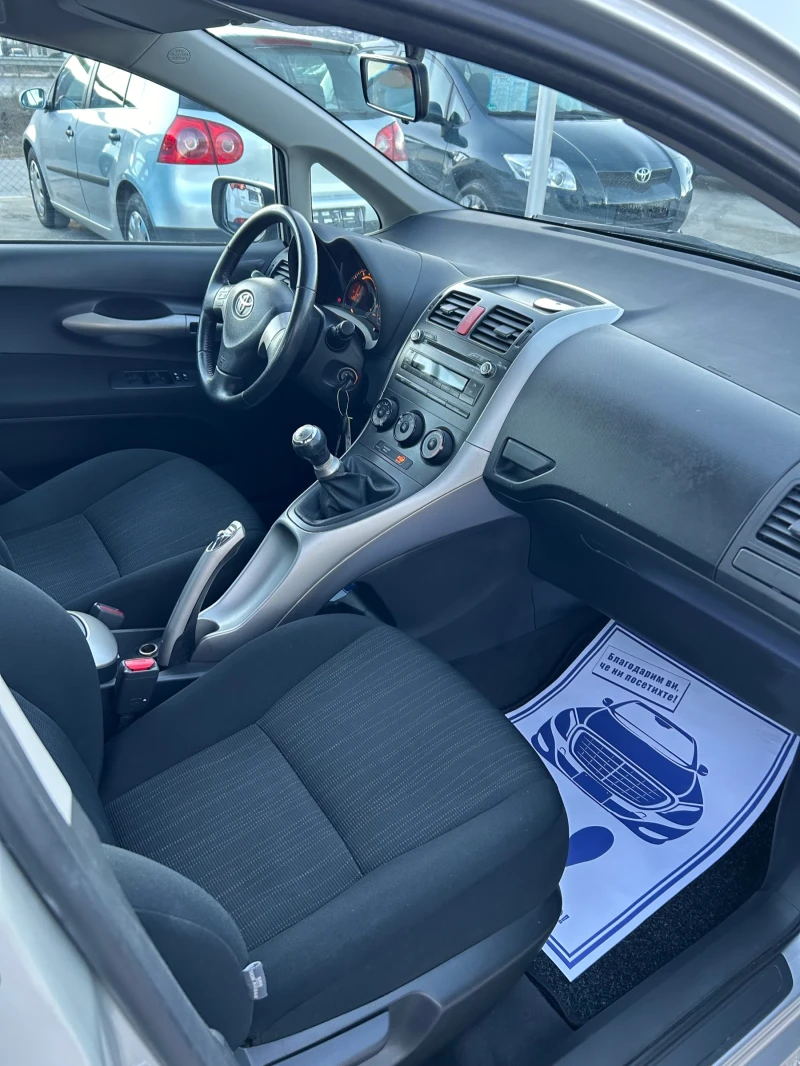 Toyota Auris 1.4 VVT-I, снимка 13 - Автомобили и джипове - 48826247