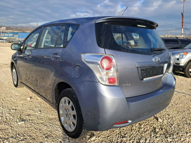 Toyota Verso 2.0D4D, снимка 6 - Автомобили и джипове - 48862635