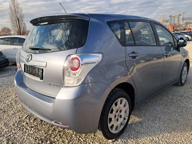 Toyota Verso 2.0D4D, снимка 4 - Автомобили и джипове - 48862635