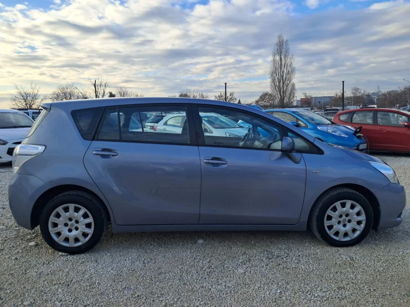 Toyota Verso 2.0D4D, снимка 7 - Автомобили и джипове - 48862635