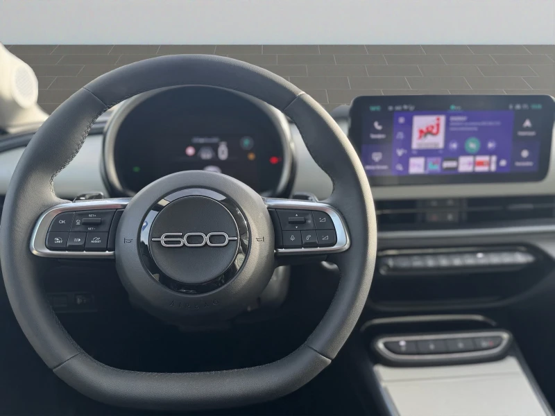 Fiat 600 LA PRIMA 1.2 100 KW 145 hp FWD MHEV 6DCT, снимка 9 - Автомобили и джипове - 52439718