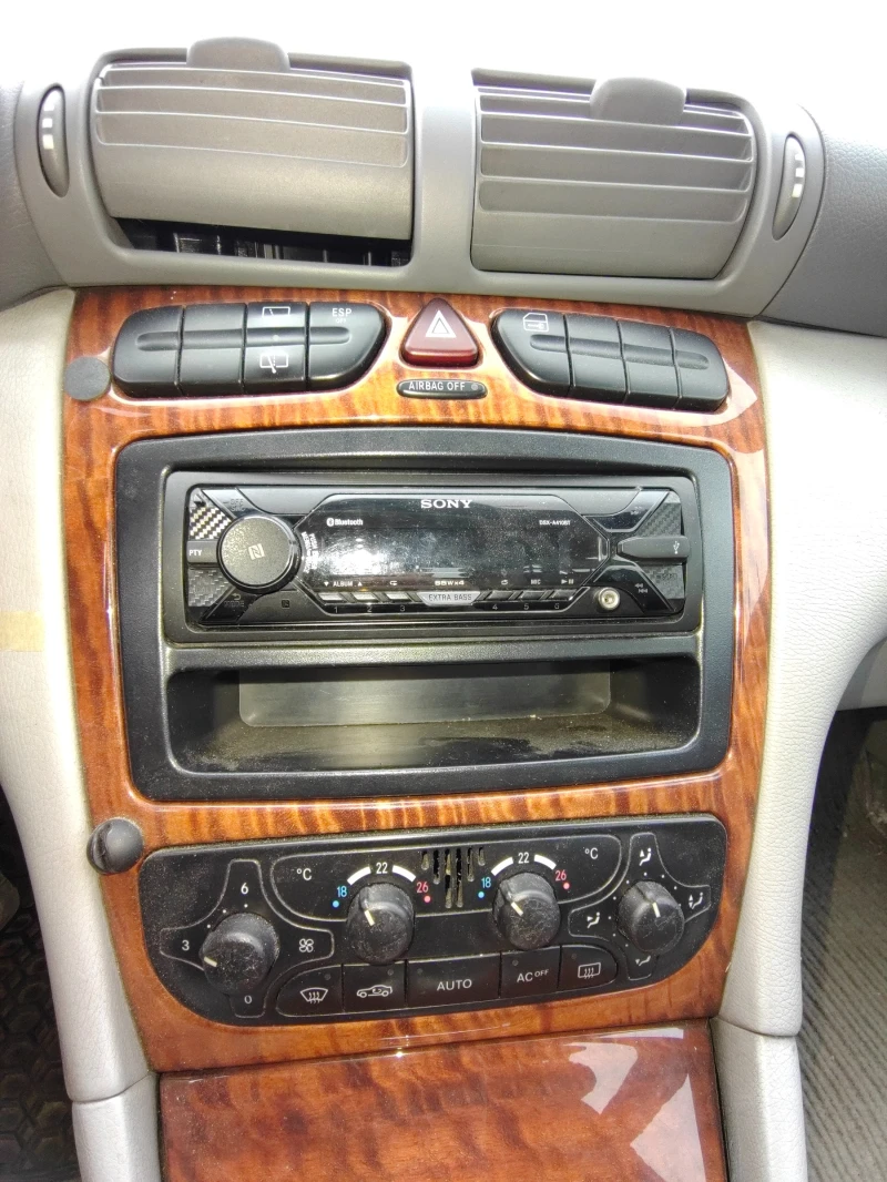 Mercedes-Benz C 220, снимка 11 - Автомобили и джипове - 52904726