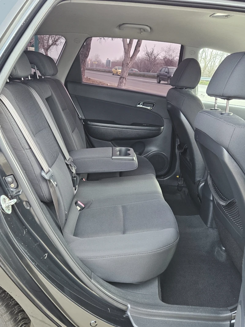 Hyundai I30 1.6CRDI* AUTOMAT , снимка 13 - Автомобили и джипове - 52908465