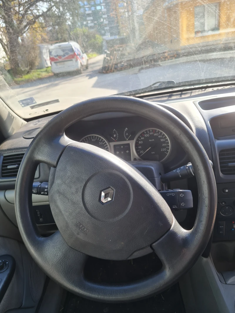 Renault Clio, снимка 6 - Автомобили и джипове - 52964171