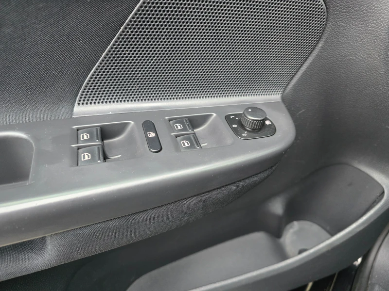 VW Golf 1.9 TDi !!, снимка 9 - Автомобили и джипове - 52970872