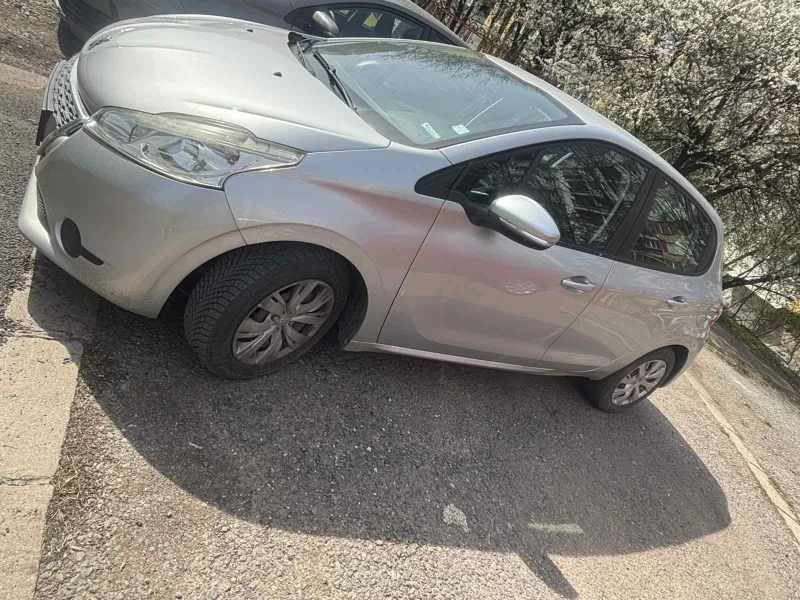 Peugeot 208, снимка 2 - Автомобили и джипове - 53002437