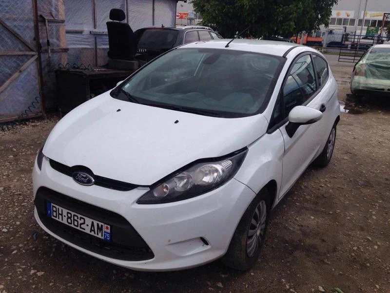 Ford Fiesta 1.6 tdci, снимка 9 - Автомобили и джипове - 18235367