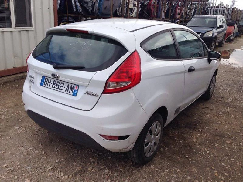 Ford Fiesta 1.6 tdci, снимка 10 - Автомобили и джипове - 18235367