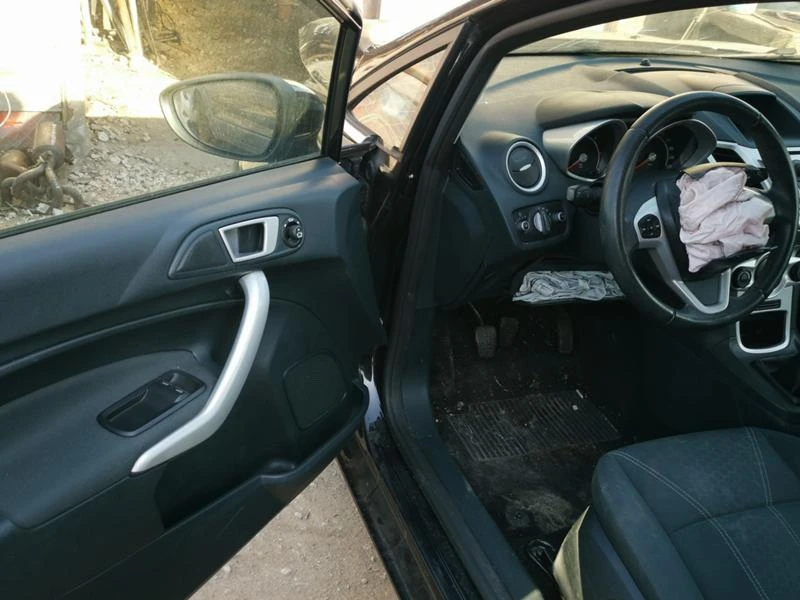 Ford Fiesta 1.6 tdci, снимка 15 - Автомобили и джипове - 18235367