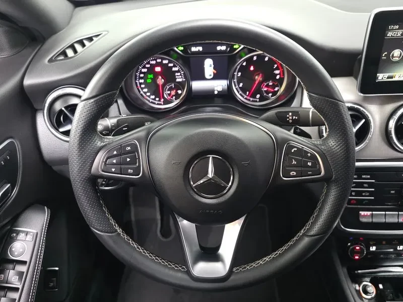 Mercedes-Benz CLA 250 САМО 30% АВАНС, снимка 13 - Автомобили и джипове - 55735104