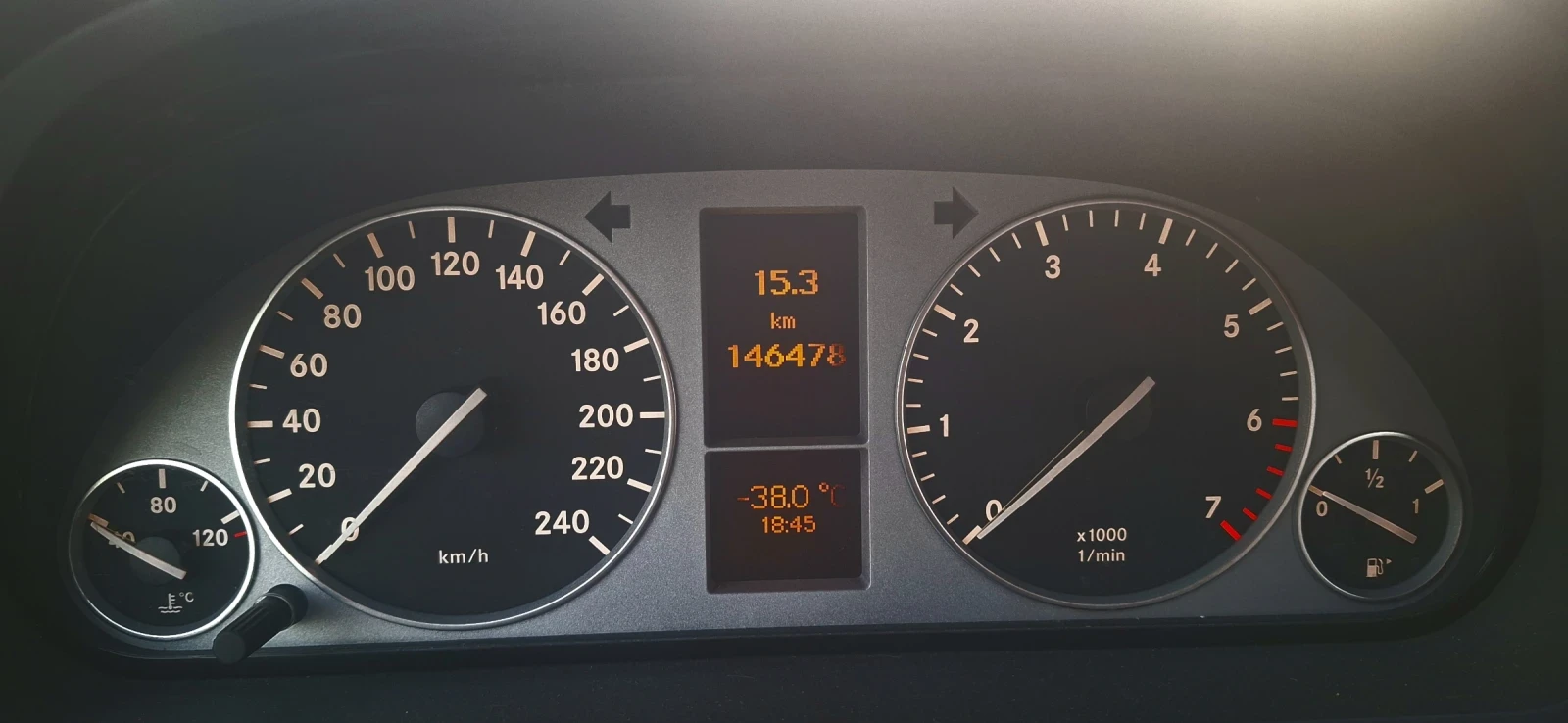 Mercedes-Benz B 200 200 Т.193 кс.Швейцария, снимка 11 - Автомобили и джипове - 54140693