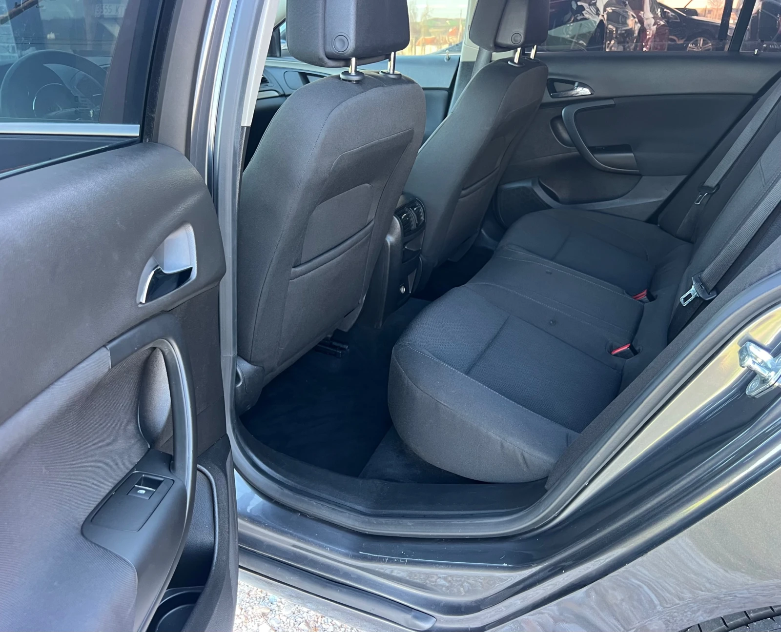 Opel Insignia 1.6i NAVI/SEDAN/KAMERA/6sk/KLIMATRONIK/UNIKAT, снимка 17 - Автомобили и джипове - 54155281