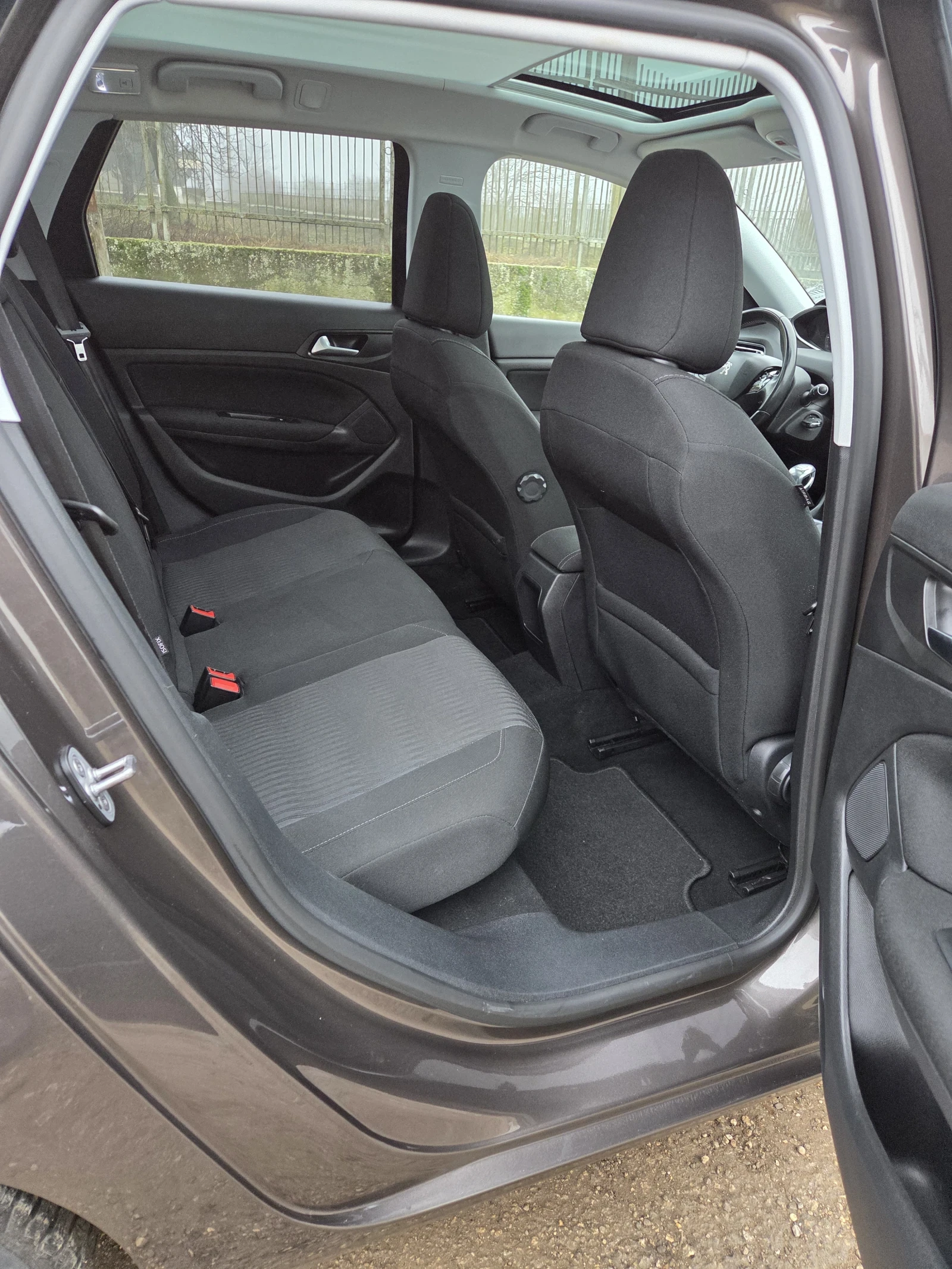 Peugeot 308 1.6 HDI, снимка 11 - Автомобили и джипове - 54209241