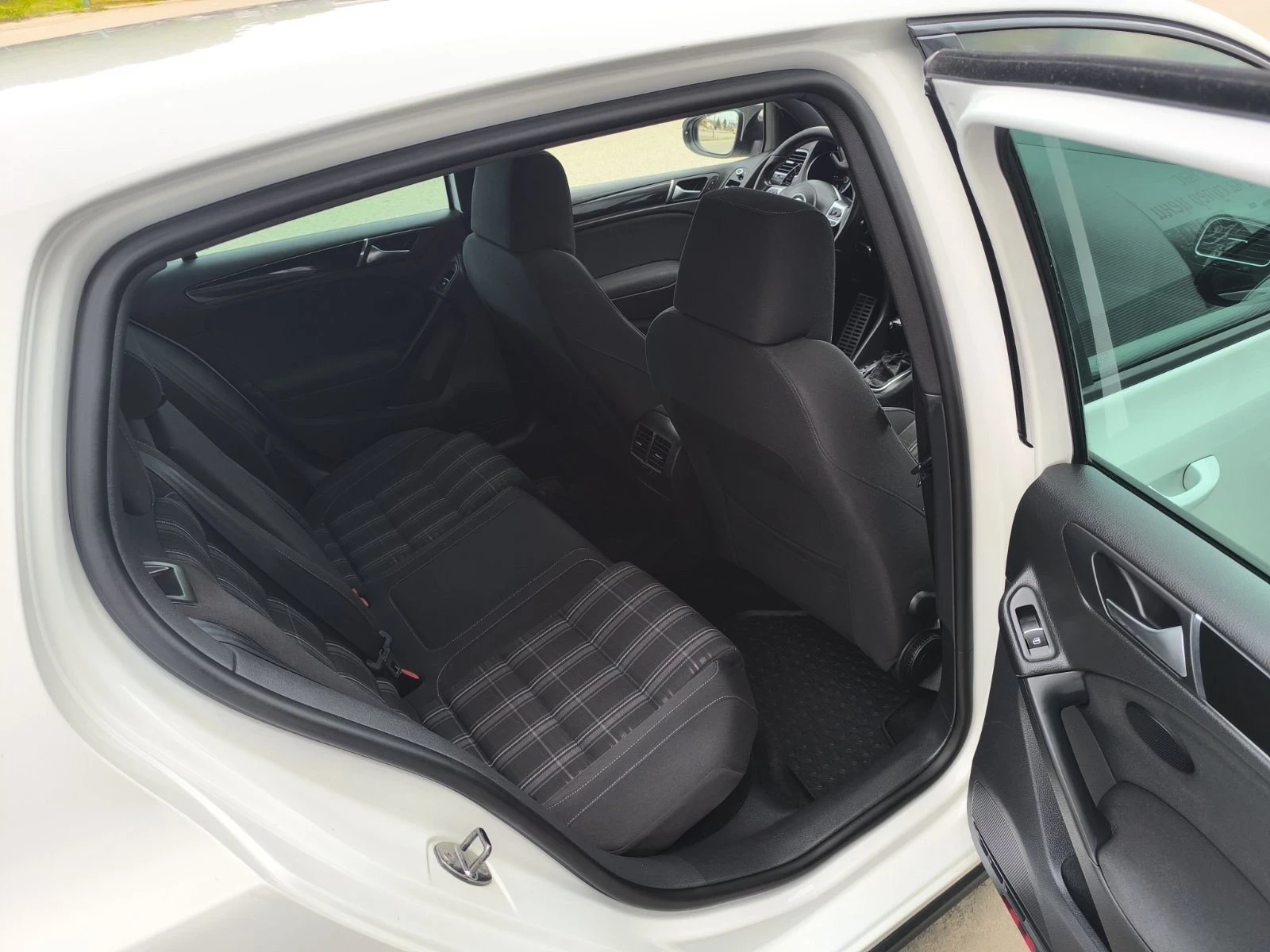 VW Golf 2.0 GTD, снимка 12 - Автомобили и джипове - 54495245