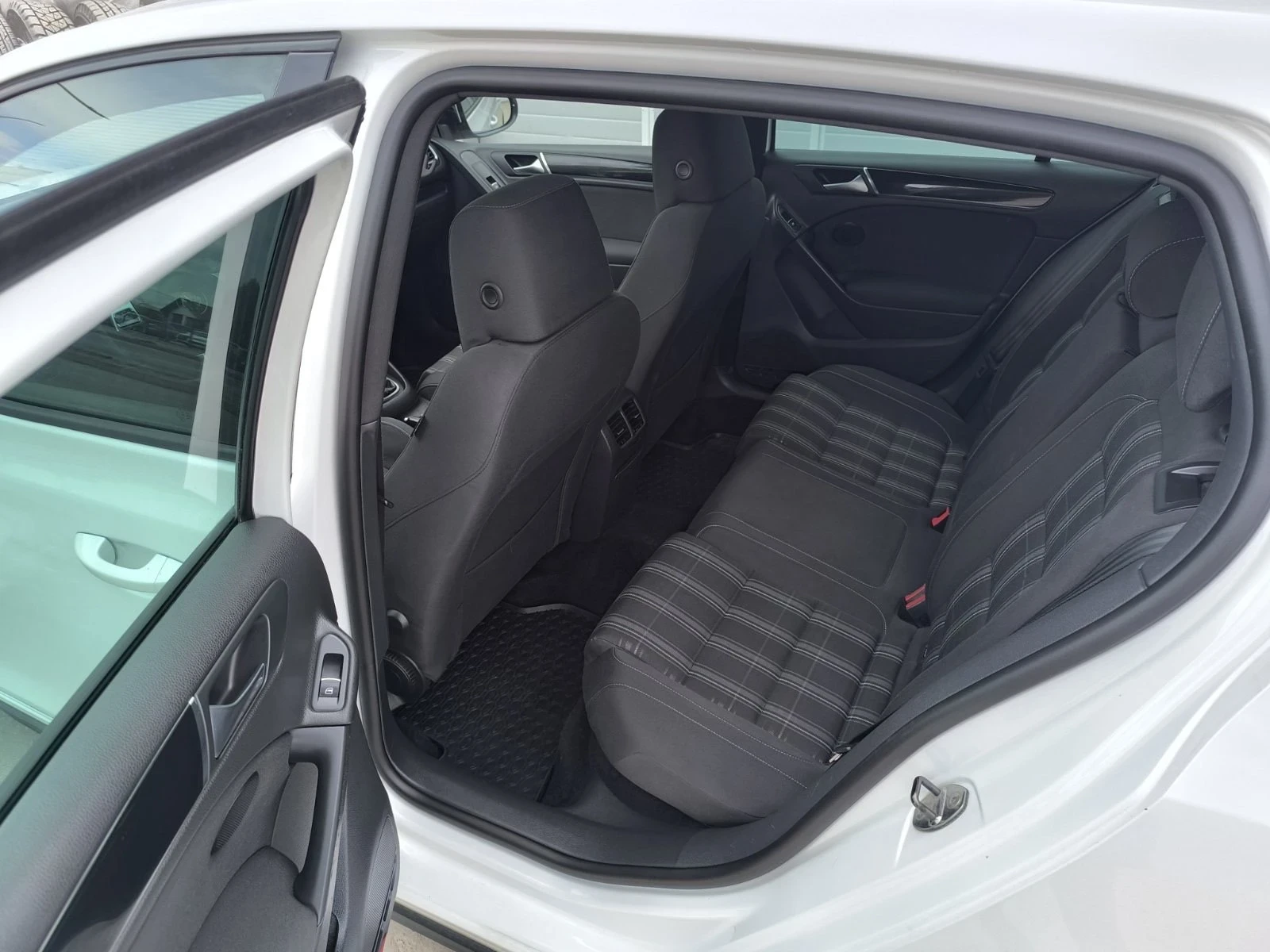 VW Golf 2.0 GTD, снимка 10 - Автомобили и джипове - 54495245
