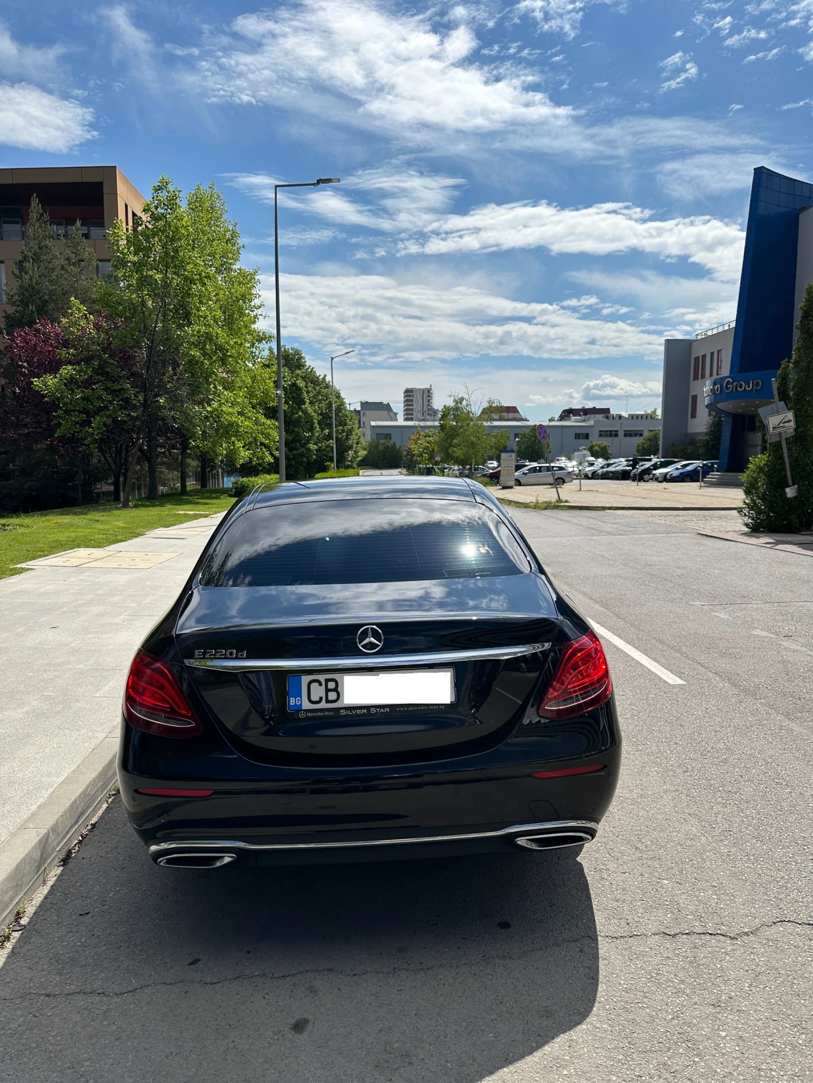 Mercedes-Benz E 220, снимка 4 - Автомобили и джипове - 54641965