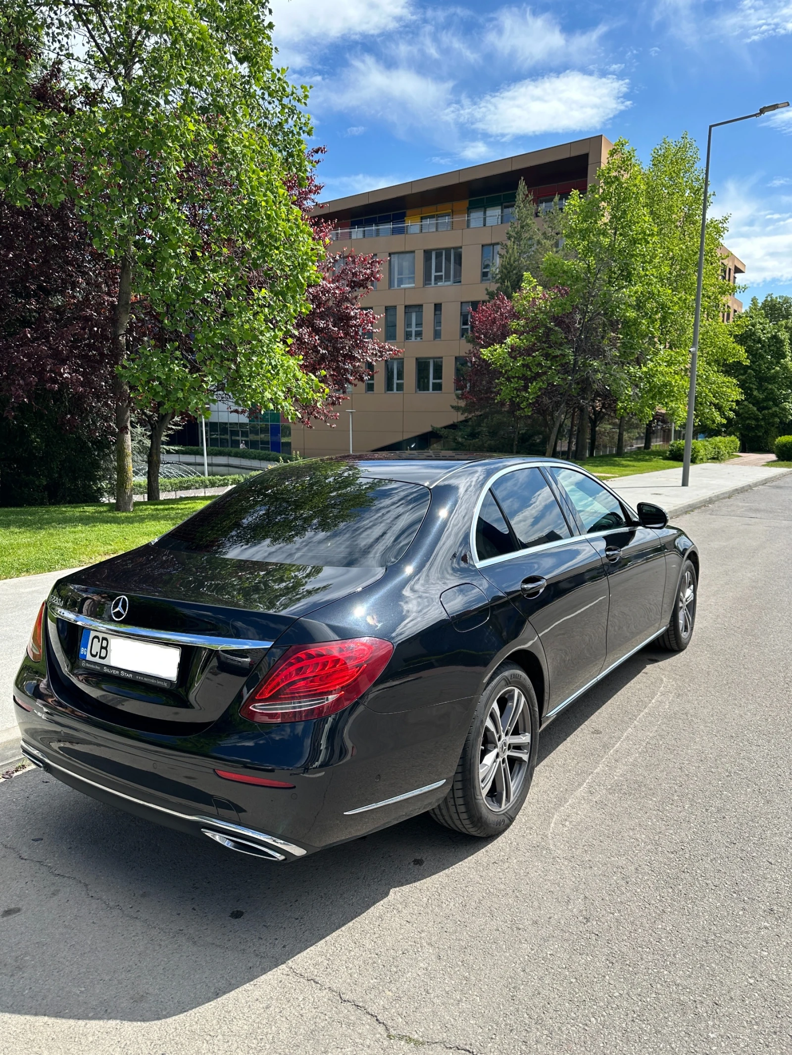 Mercedes-Benz E 220, снимка 5 - Автомобили и джипове - 54641965