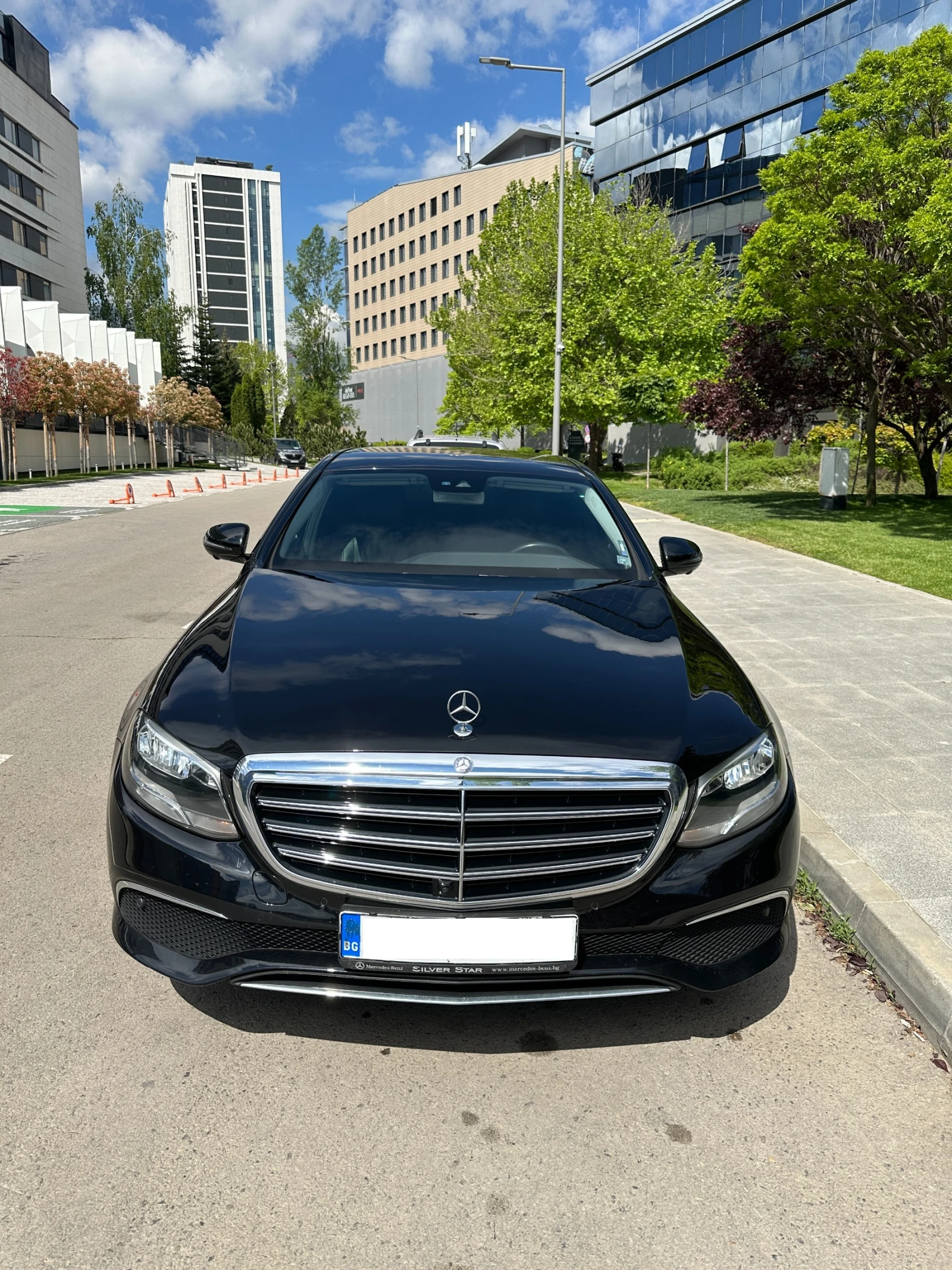 Mercedes-Benz E 220, снимка 2 - Автомобили и джипове - 54641965