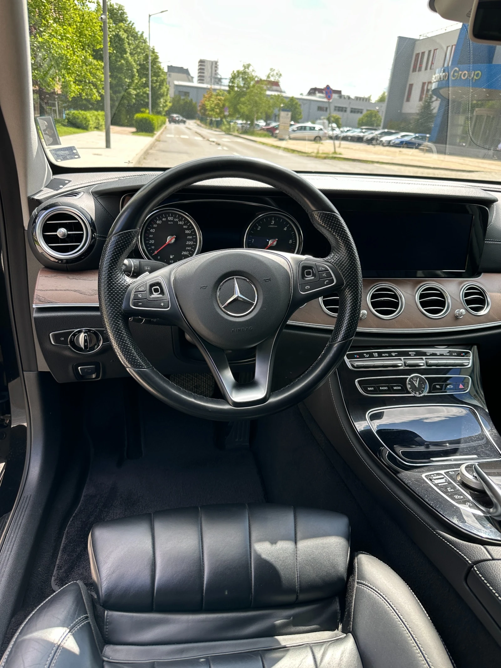 Mercedes-Benz E 220, снимка 11 - Автомобили и джипове - 54641965