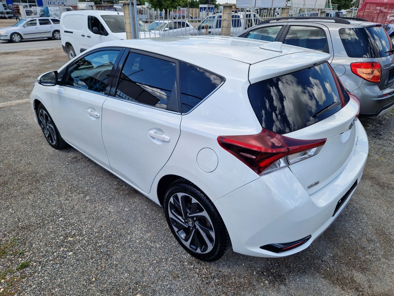 Toyota Auris 1.2Т , снимка 5 - Автомобили и джипове - 55229070