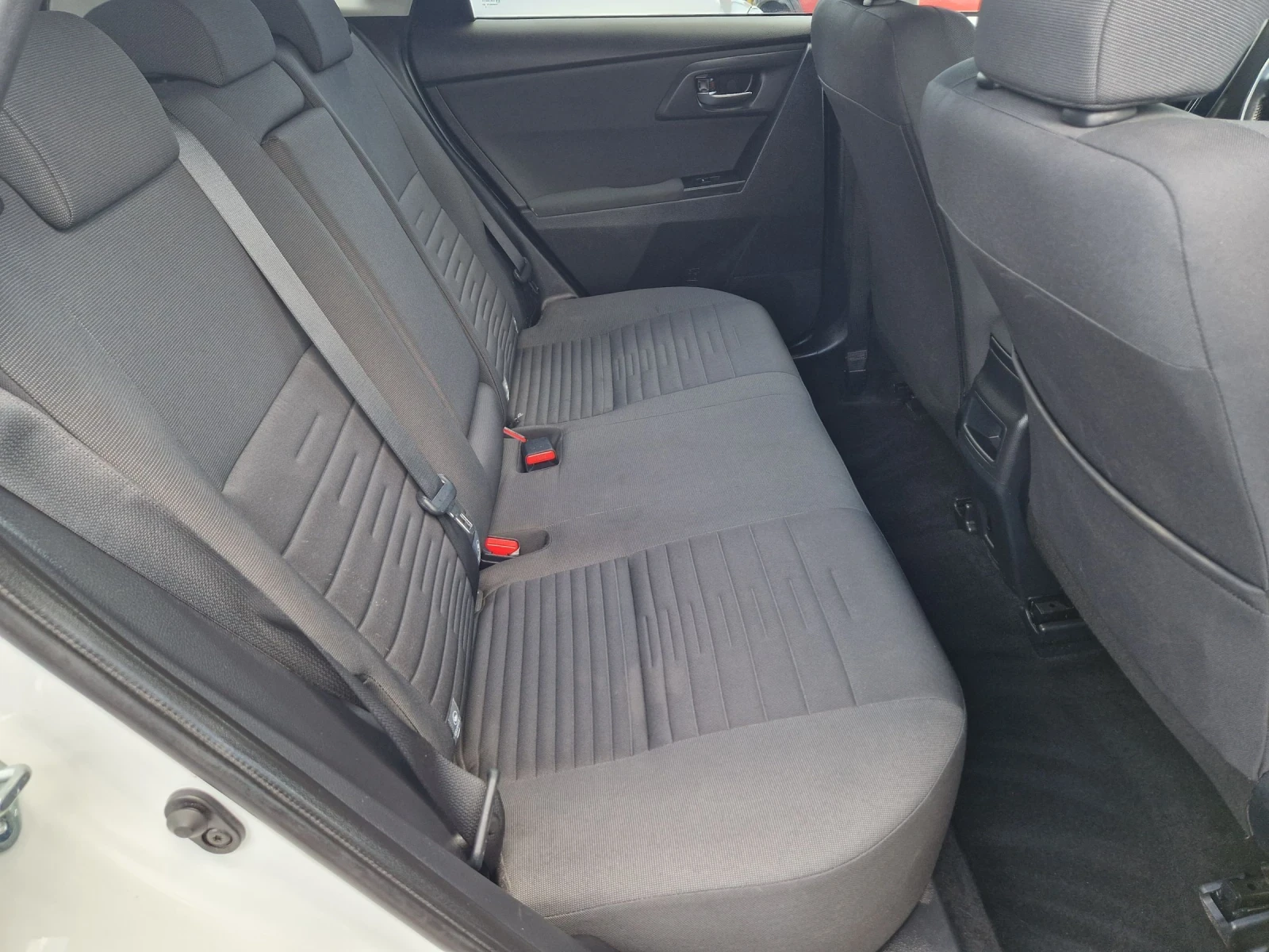 Toyota Auris 1.2Т , снимка 9 - Автомобили и джипове - 55229070