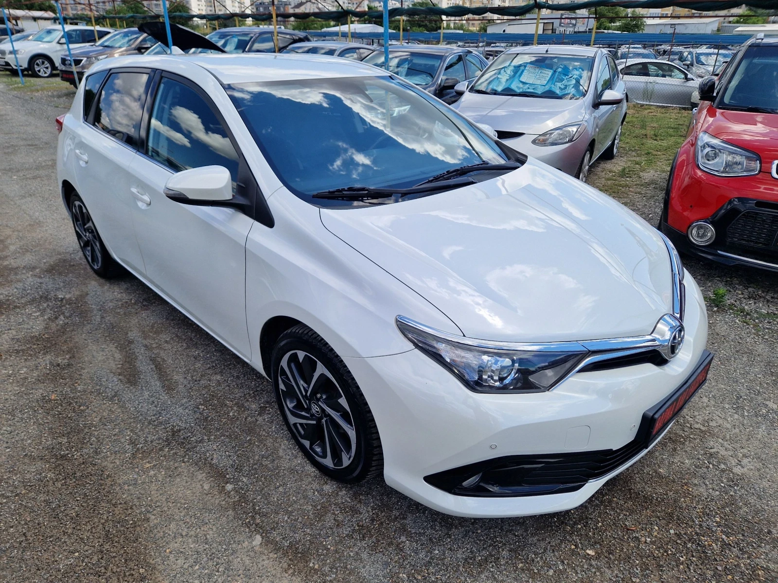 Toyota Auris 1.2Т , снимка 2 - Автомобили и джипове - 55229070