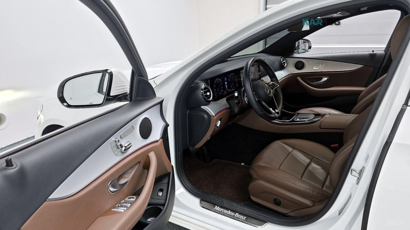 Mercedes-Benz E 250 * 360* ПАНО* KEYLESS* Camera* ПОДГРЕВ* , снимка 11 - Автомобили и джипове - 55404633
