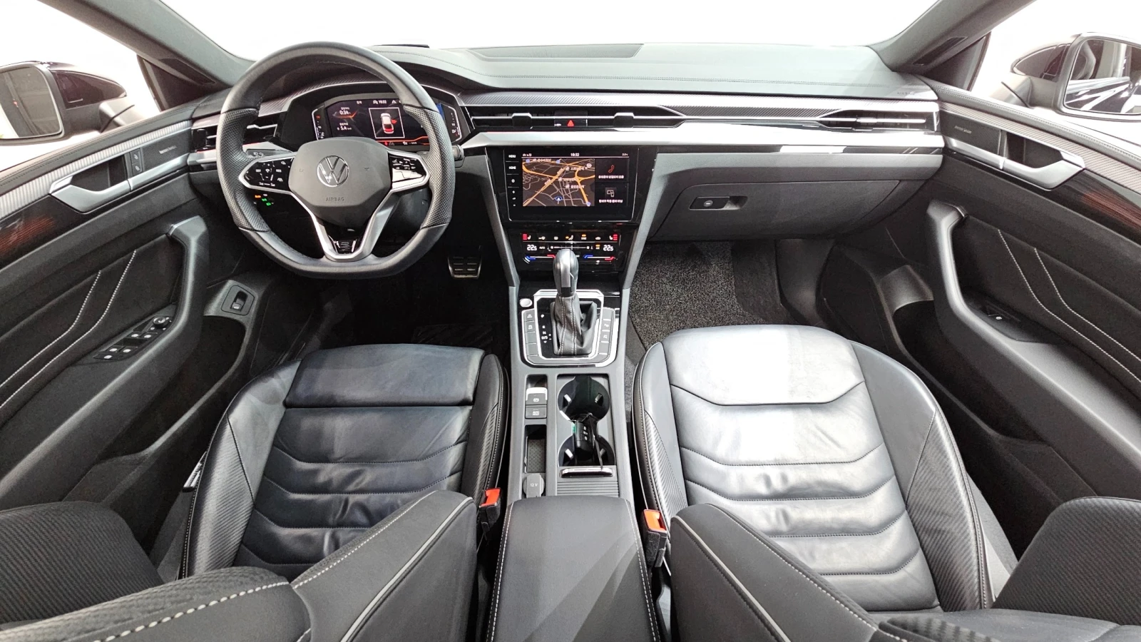 VW Arteon 2.0 TDI R-Line 4Motion, снимка 5 - Автомобили и джипове - 55635363