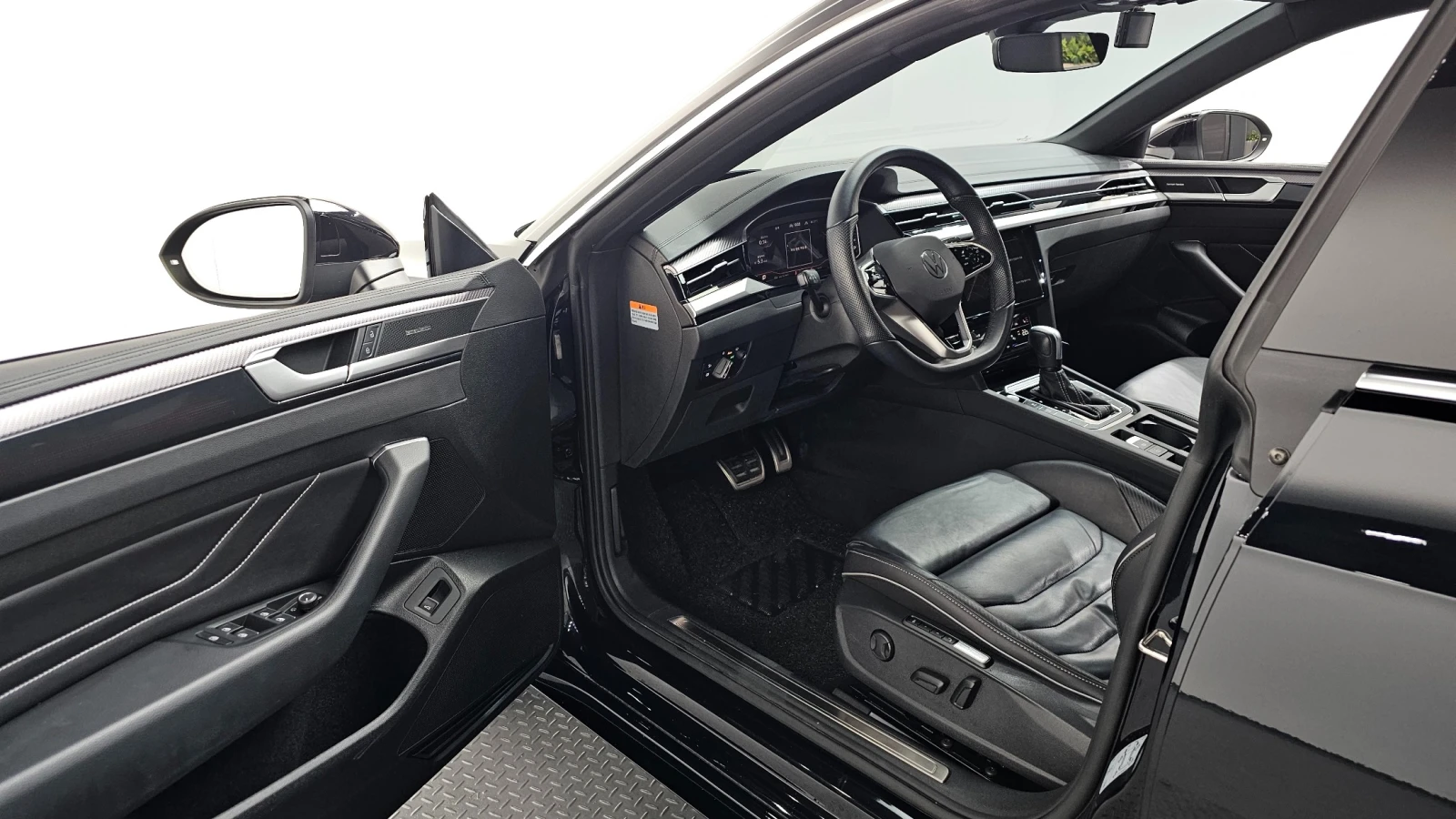 VW Arteon 2.0 TDI R-Line 4Motion, снимка 8 - Автомобили и джипове - 55635363