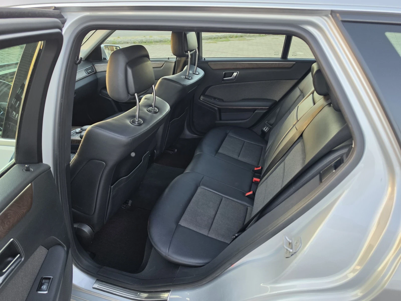 Mercedes-Benz E 350 AVANGARDE/4MATIC/, снимка 13 - Автомобили и джипове - 55981606