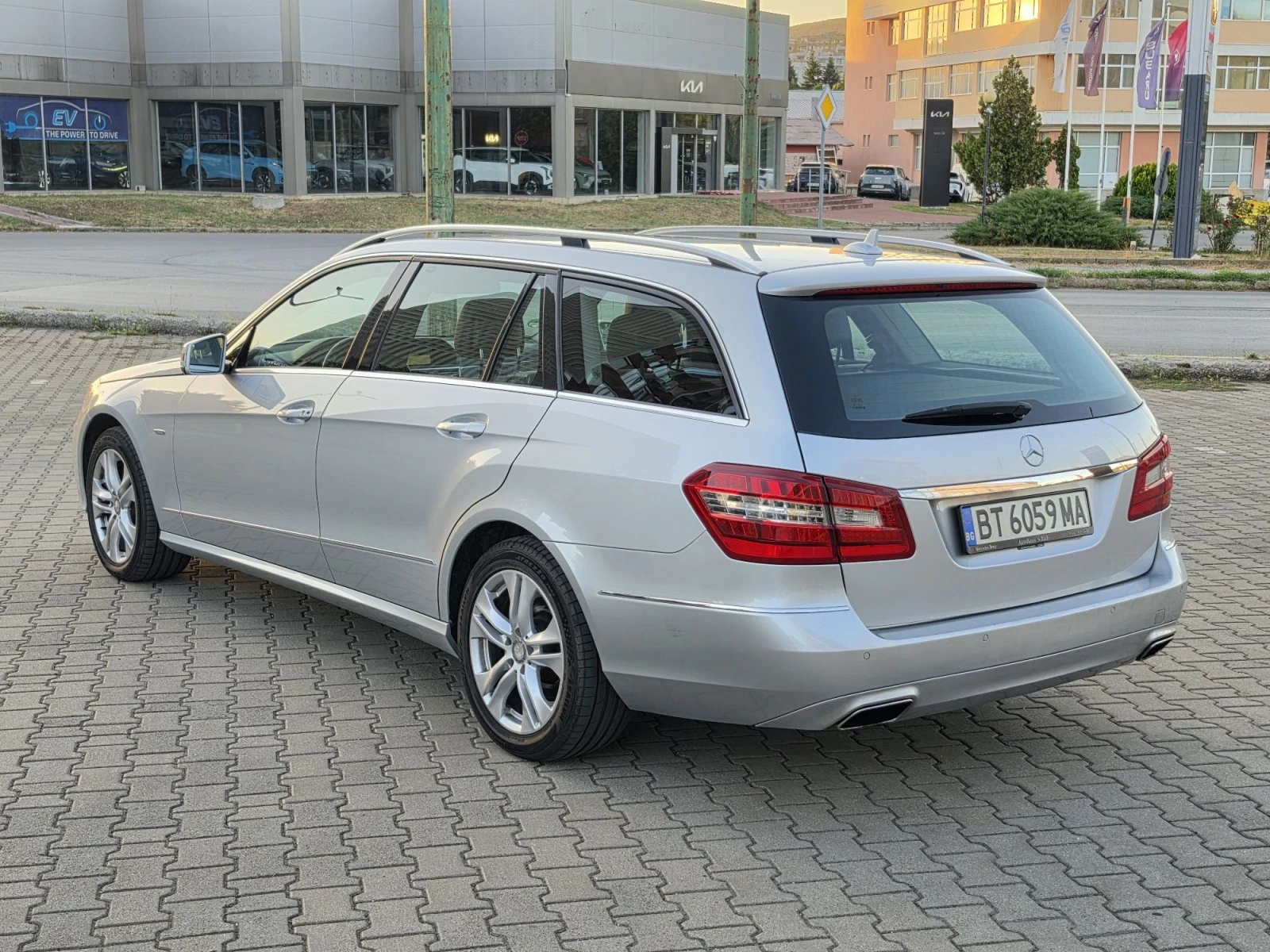 Mercedes-Benz E 350 AVANGARDE/4MATIC/, снимка 6 - Автомобили и джипове - 55981606