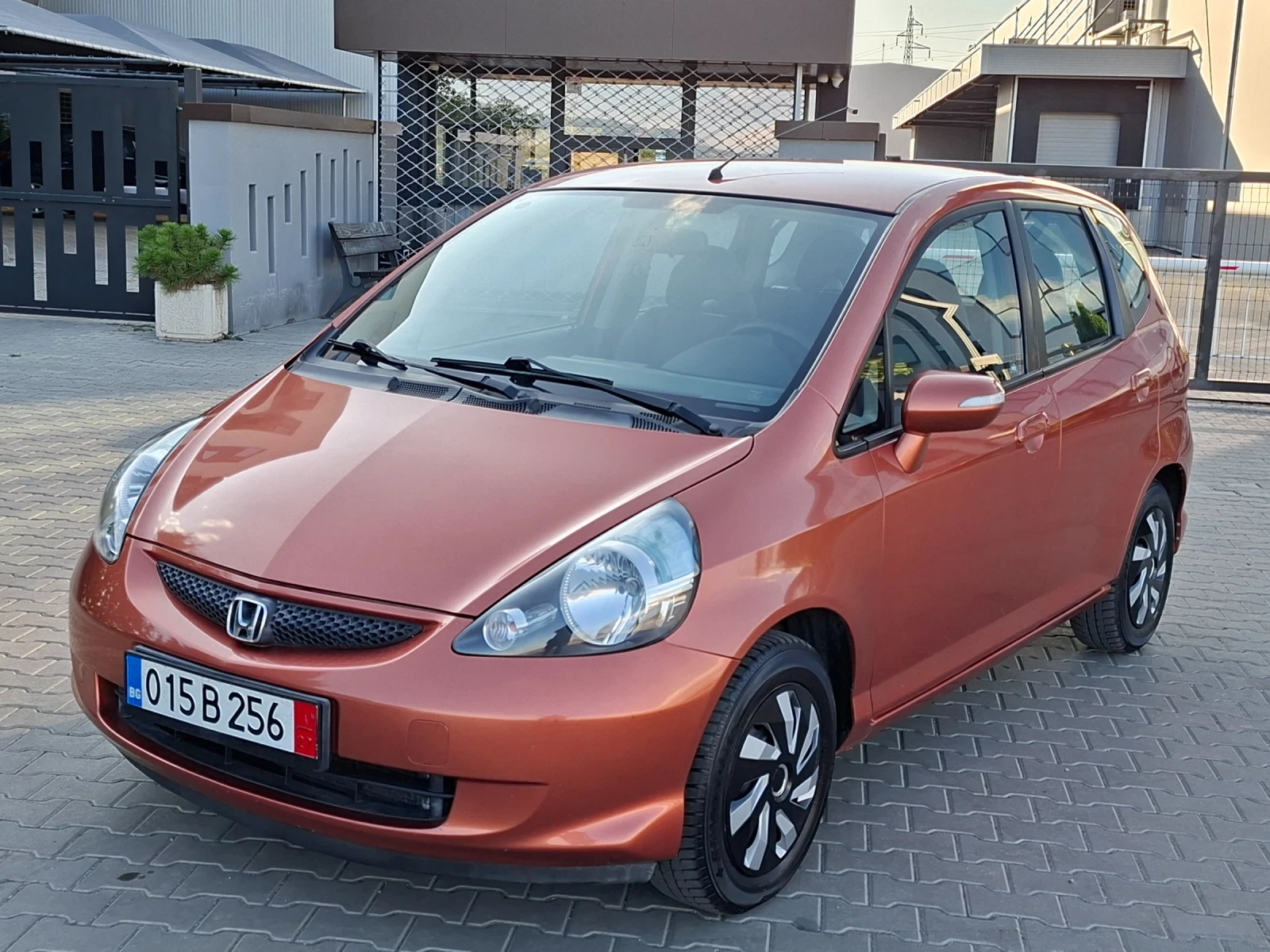 Honda Jazz 1.4i* (83кс)* FACELIFT* НОВ ВНОС* , снимка 2 - Автомобили и джипове - 56059133