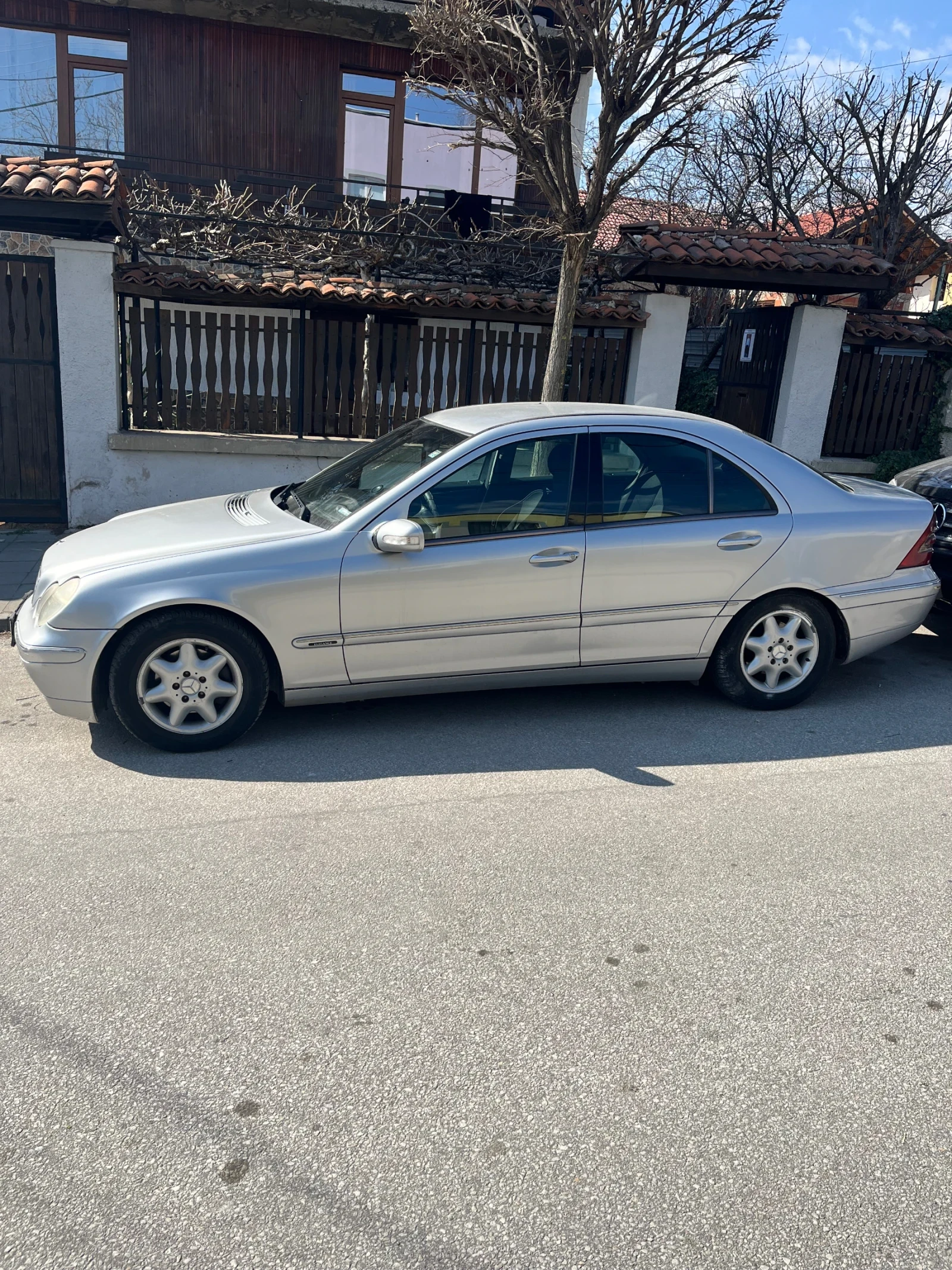 Mercedes-Benz 220, снимка 2 - Автомобили и джипове - 56064110