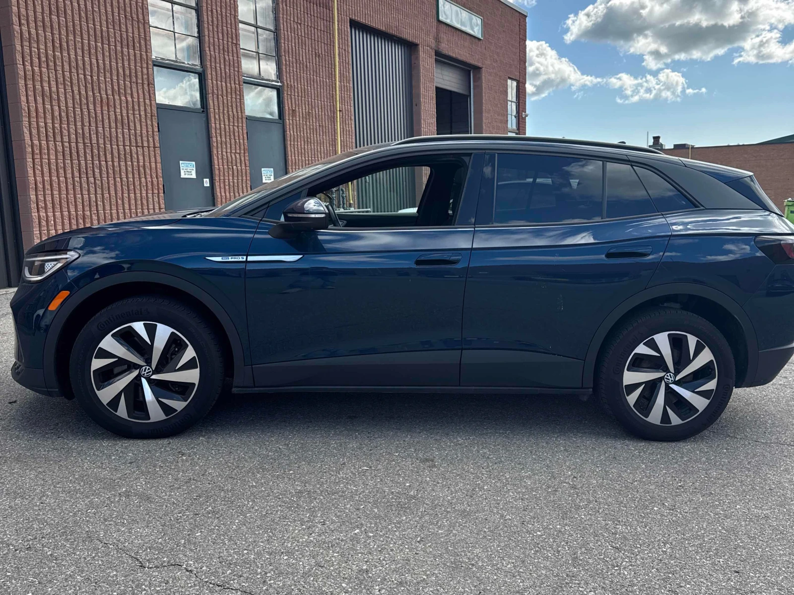 VW ID.4 * Pro * АВТОКРЕДИТ БЕЗ ПЪРВОНАЧАЛНА ВНОСКА* , снимка 2 - Автомобили и джипове - 56077645