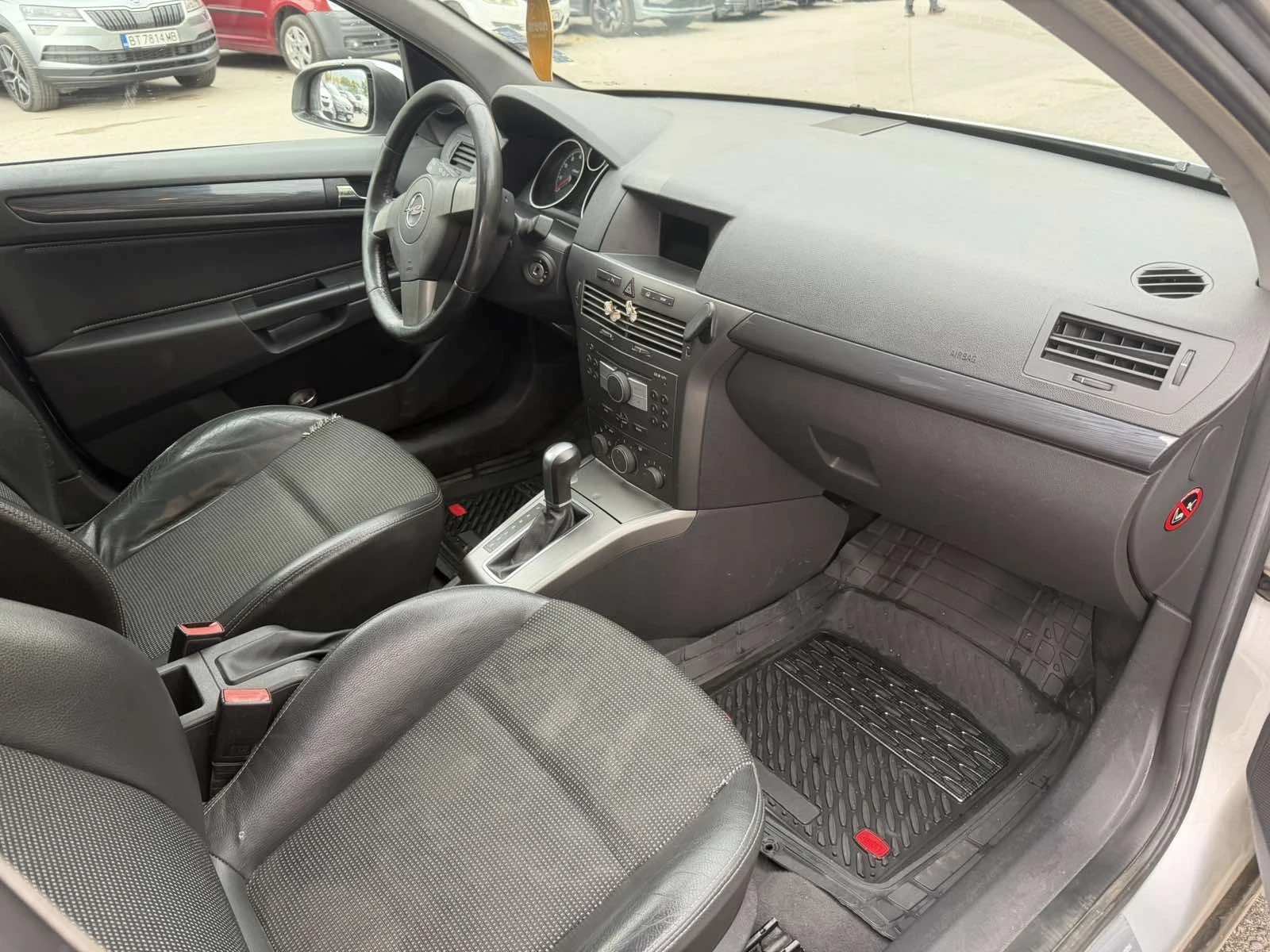 Opel Astra H, снимка 4 - Автомобили и джипове - 56450582