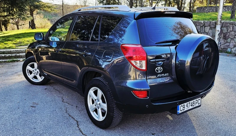 Toyota Rav4 2.2 D4D, снимка 3 - Автомобили и джипове - 52671774