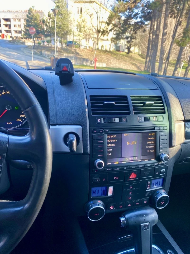 VW Touareg, снимка 8 - Автомобили и джипове - 52870026