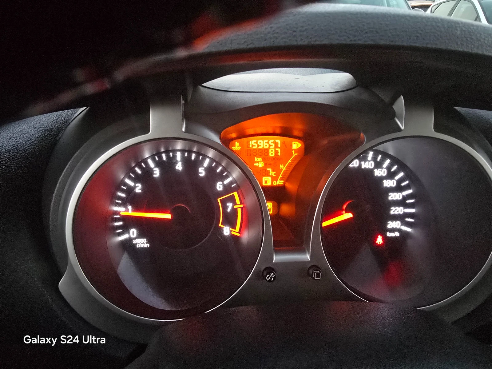 Nissan Juke 1.6I-190K.C-4X4-AVTOMATIC-NAVI | Mobile.bg — изображение 14