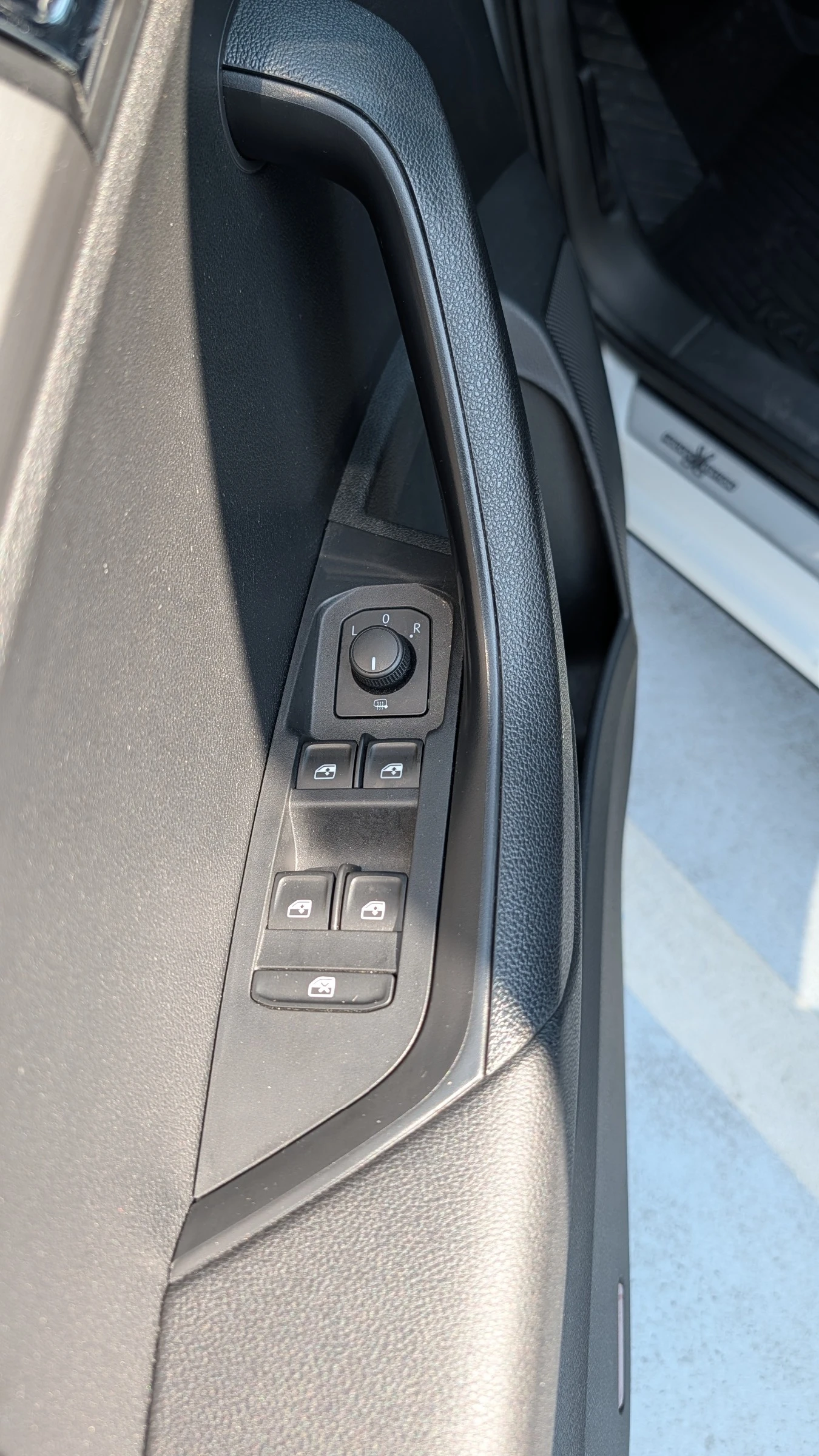 Skoda Karoq Ambition Hockey edition | Mobile.bg � ����������� 11