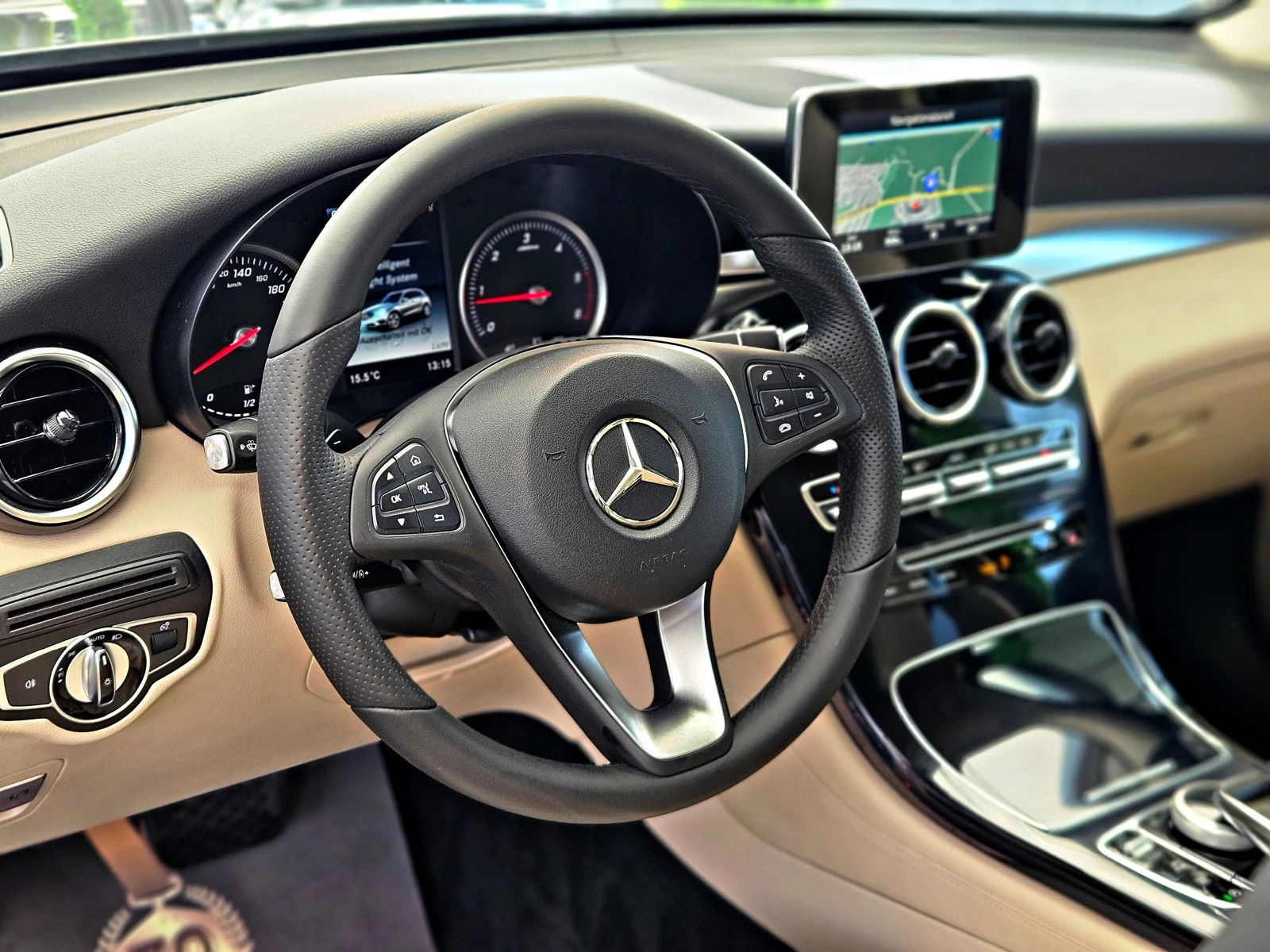 Mercedes-Benz GLC 250 AMG/4MATIC/GERMANY/9G-TRONIC/CAMERA/KEYLESS/LIZING, снимка 11 - Автомобили и джипове - 53875571