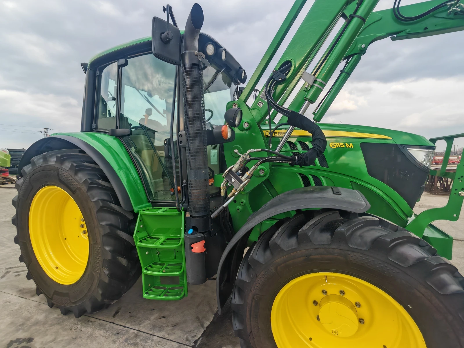 Трактор John Deere 6115M лизинг с първоначална вноска 20%, снимка 4 - Селскостопанска техника - 54005647