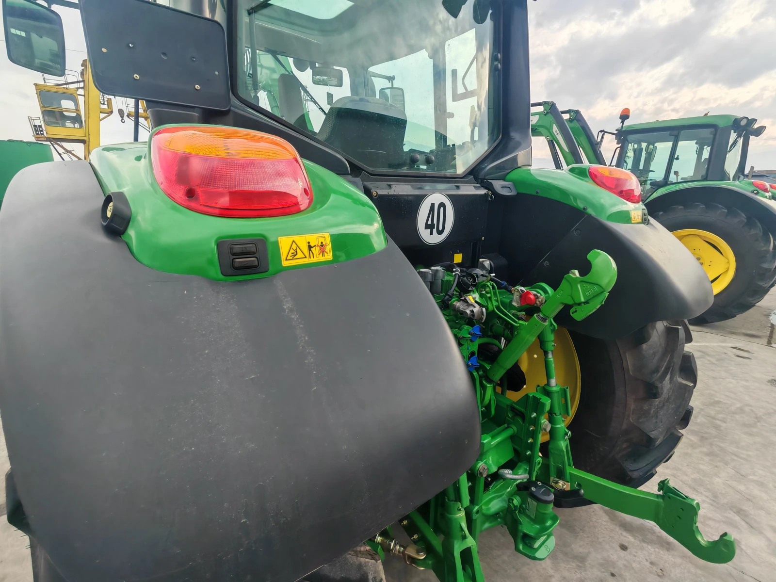 Трактор John Deere 6115M лизинг с първоначална вноска 20%, снимка 8 - Селскостопанска техника - 54005647