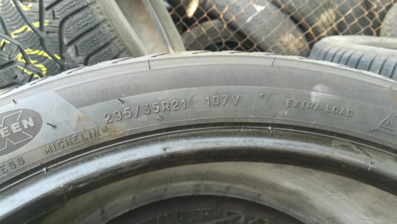 Гуми Зимни 295/35R21, снимка 5 - Гуми и джанти - 26754617