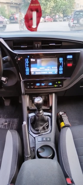 Toyota Auris, снимка 8