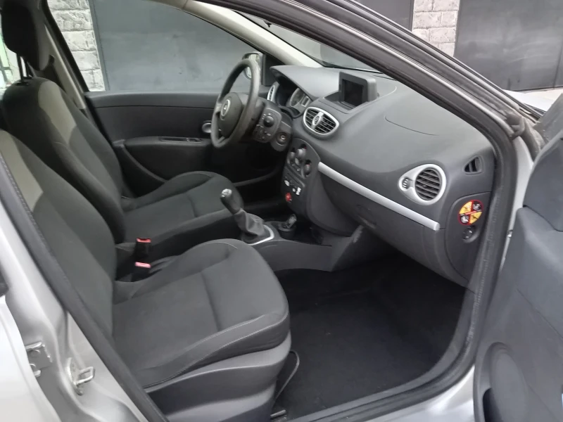 Renault Clio 1.2 16в, снимка 9 - Автомобили и джипове - 47973046