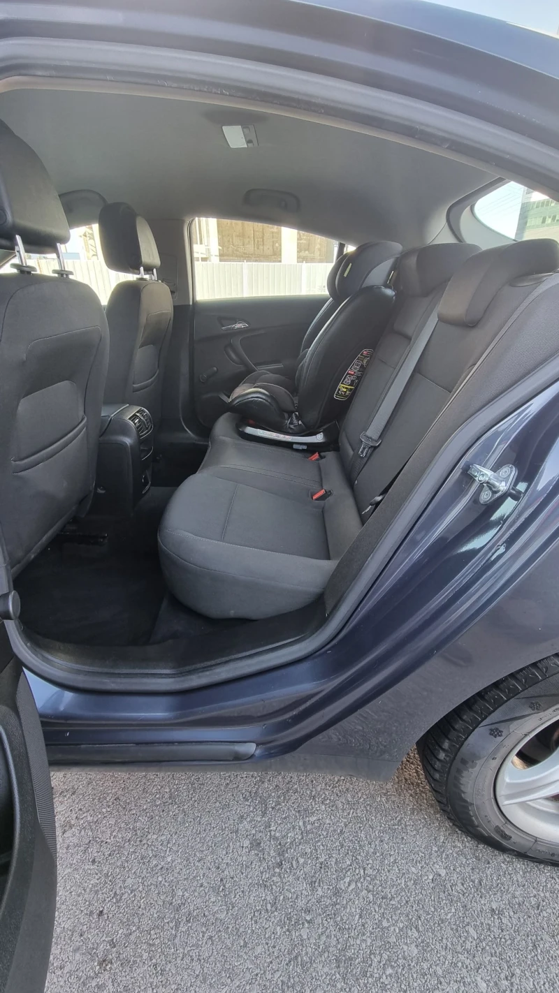 Opel Insignia 1.8i Euro 5, снимка 11 - Автомобили и джипове - 50569664