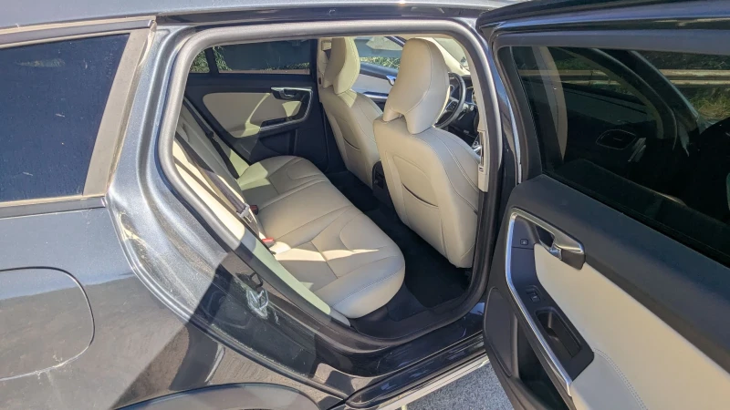 Volvo V60 Cross country , снимка 12 - Автомобили и джипове - 52392627