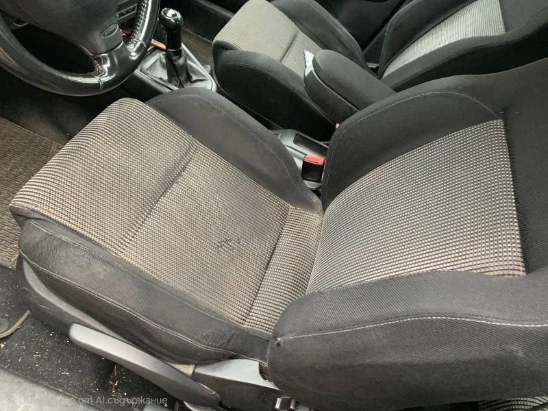 VW Golf 1.9TDI, 130кс, 02г, 6ск.Италия.БЕЗ РЪЖДИ , снимка 7 - Автомобили и джипове - 53282392