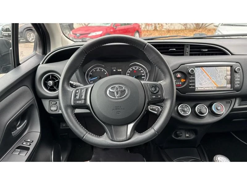 Toyota Yaris, снимка 9 - Автомобили и джипове - 48012578